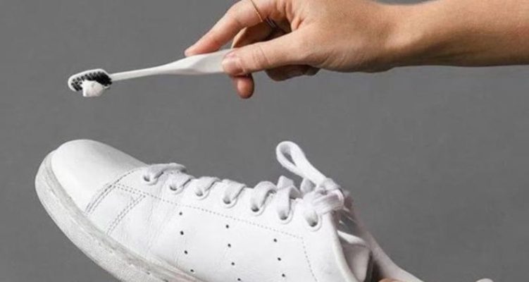 Cách sửa giày sneaker bị tróc da