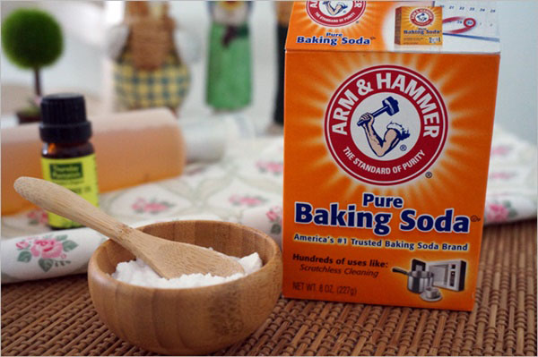 cách khử mùi giày ẩm bằng baking soda